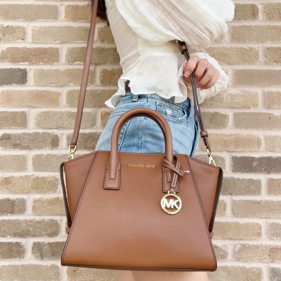 NWT Michael Kors Handbag💕Gaby’sBags - Picture 3 of 5